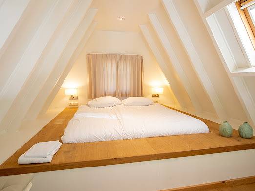 Hof van Salland Parkbeheer B.V. — Wellness-Lodge mit Sauna und Whirlpool | 2 Personen in Hellendoorn, Sallandse Heuvelrug