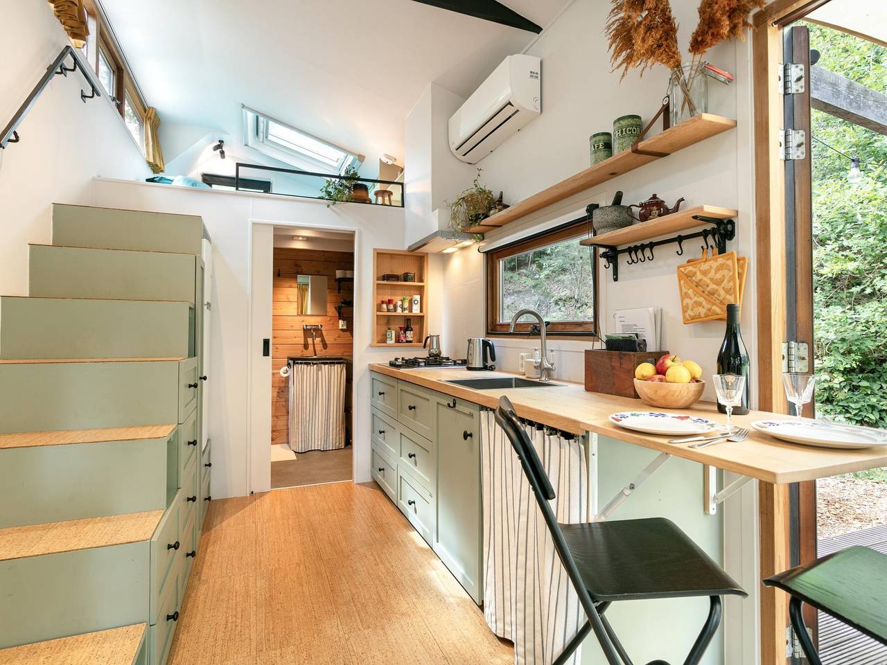 Prachtige Tiny House met hottub midden in het bos in Uden, Noord-Brabant