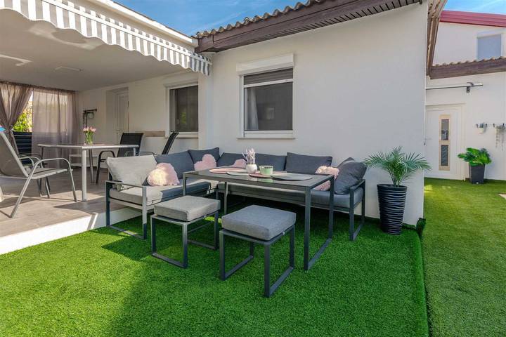 Villa pour 5 personnes avec balcon/terrasse in Vir