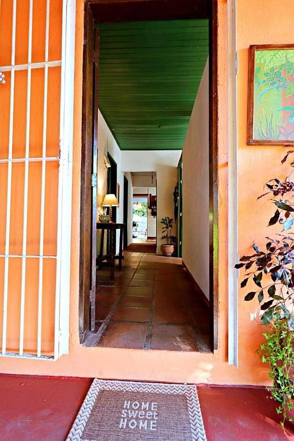 Casas e apartamentos de temporada para 2 pessoas, com balcão e jardim na Praia Brava RJ