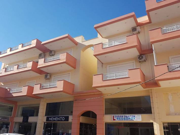 Ferienwohnung für 4 Personen, mit Balkon und Garten sowie Ausblick in Karystos