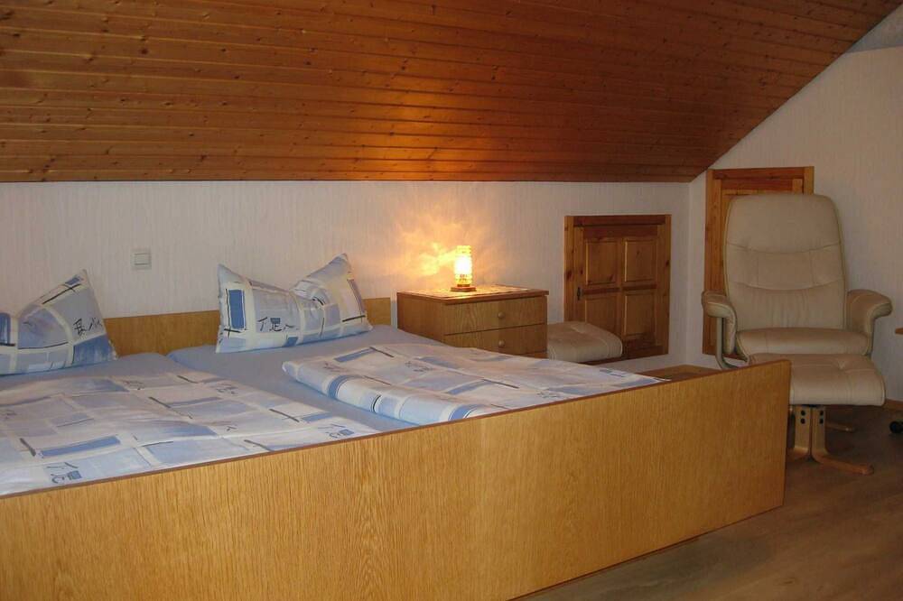 Ganze Wohnung, Haus Rehblick - Ferienwohnung 77qm, 2 Schlafräume, max. 5 Personen in Bräunlingen, Mittlerer Schwarzwald