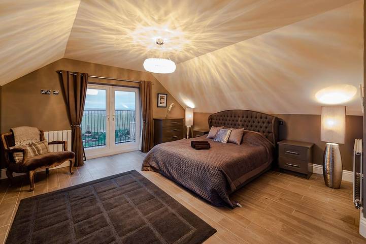 Vues sur l'océan, kinsale Maison 6 chambres, 5 salles de bains, gazebo, salle de jeux pour enfants, 20 couchages in Comté de Cork