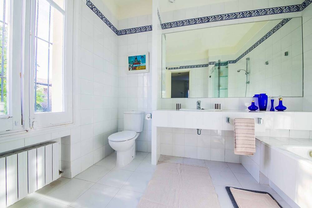 Entire apartment, Studio for 2-3 in villa, satellite Tv, garden, pool, 10 min. walk to the beach in Altafulla, Costa Dorada