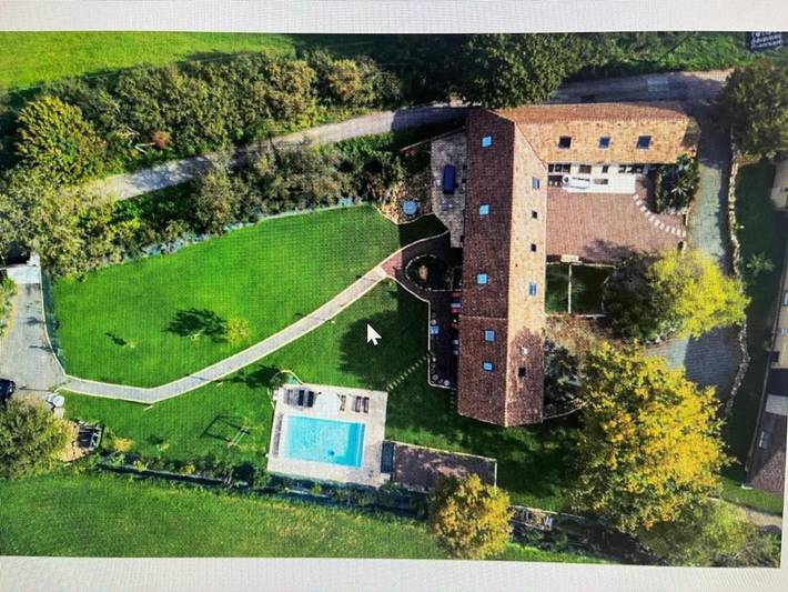 Location de vacances pour 15 personnes, avec piscine et terrasse ainsi que jacuzzi et jardin à Coulaines