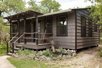 Log Cabin for 4 Guests in Wimberley, Hays County, Picture 3