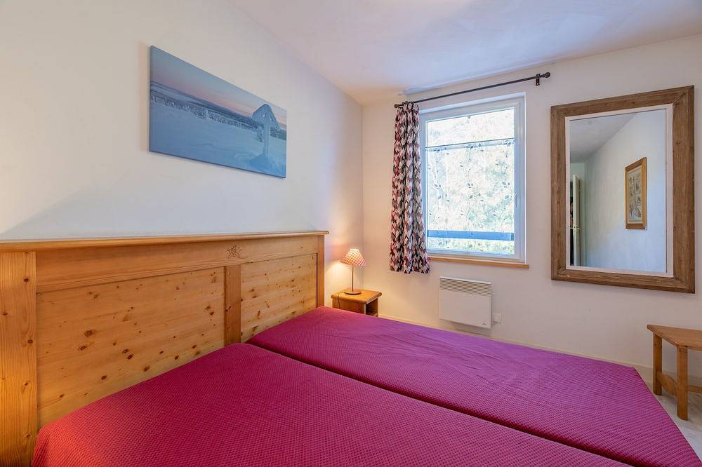 Entire apartment, \"L'Ostaloux: a cozy mountain apartment in Saint Lary Soulan in Vielle-Aure, Pyrenees National Park