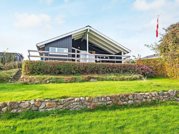 Ferieudlejning for 6 personer, med Terrasse og Have i Hvidbjerg Strand