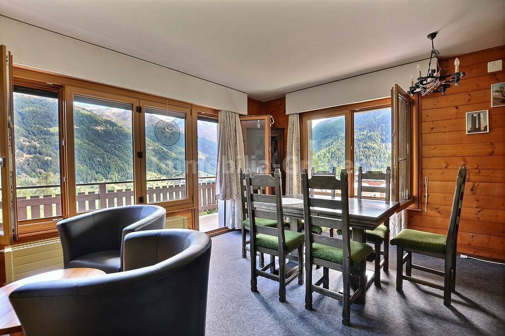 Appartement entier, Appartement de confort simple pour 4 à 6 personnes, salon avec 1 divan-lit, coin cuisine avec lave-v in Grimentz, Anniviers