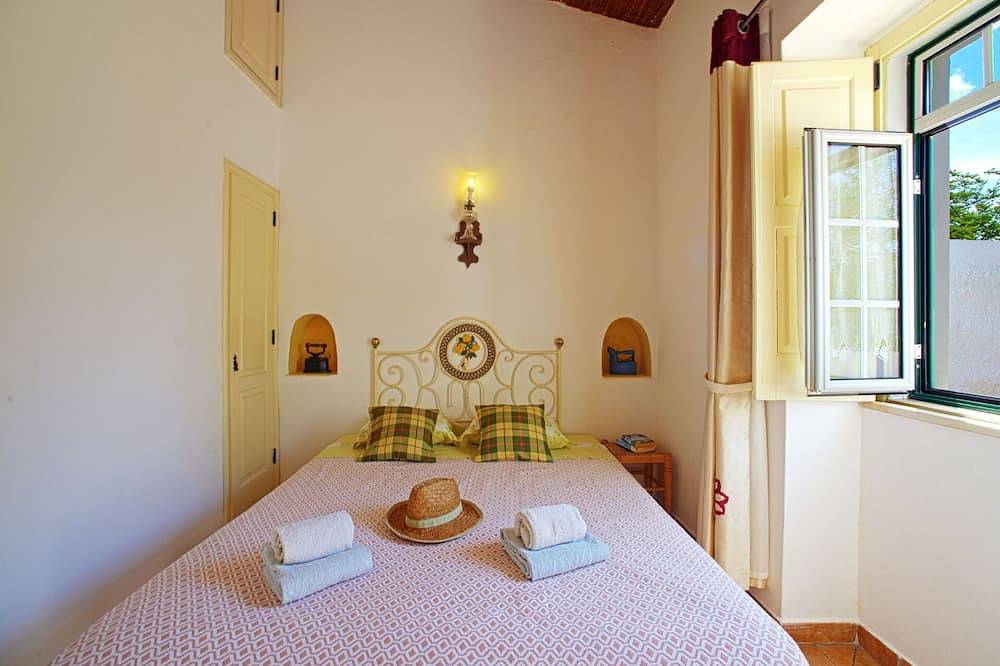 Schitterend vrijstaand vakantiehuis voor 8 personen met privé zwembad, Wifi, Tv, terras en parking in Paderne, Faro District
