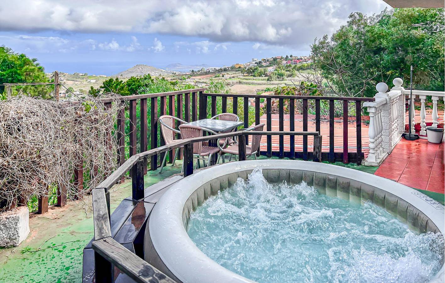 Retraite en bord de mer : appartement 2 chambres avec piscine et terrasse, à proximité des attractions locales in Firgas, Grande Canarie du Nord