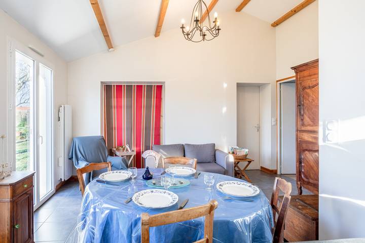 Holiday Home 'Petite Maison' with Private Garden and Wi-Fi in Saint-Georges-de-Pointindoux, Loire Valley