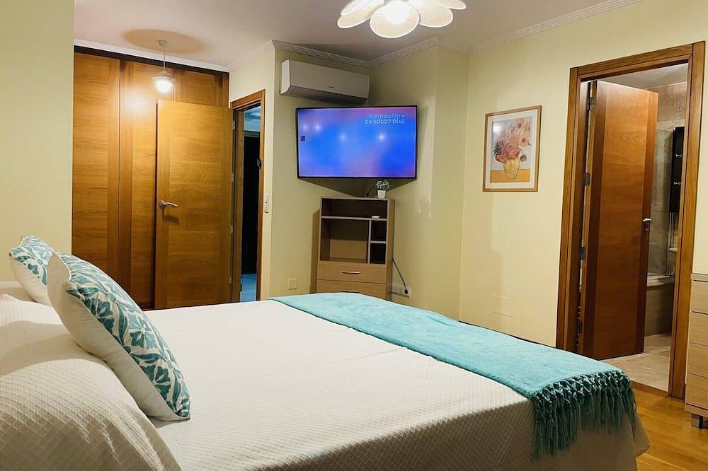 First Line Beach, Spa, Swimming Pools, Tennis, Paddle, Squash, Garden, Children'S Playground. in O Grove, Rías Baixas