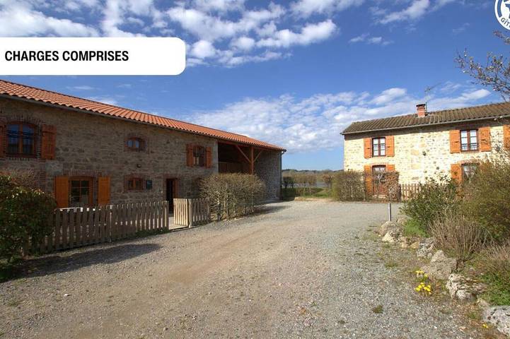 Gîte pour 15 personnes, avec terrasse, animaux acceptés à Les Salles