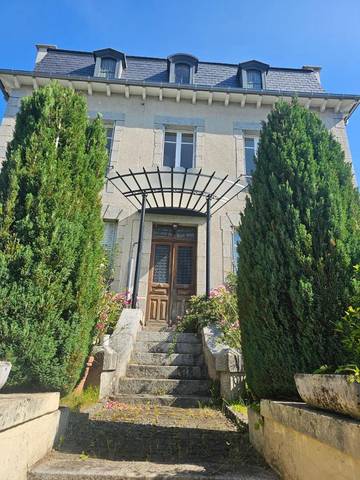 Gîte pour 8 personnes, avec piscine ainsi que sauna et jardin à Maurs