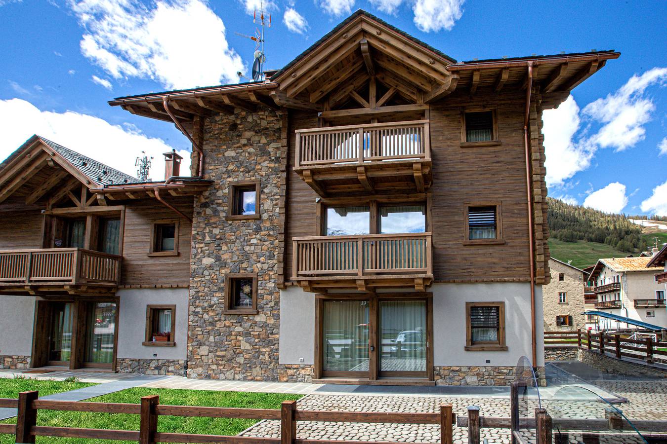 Ganze Wohnung, Apartment 'Sant'Antoni Plan' mit Bergblick, gemeinsamer Terrasse und Wlan in Livigno (Stadt), Livigno