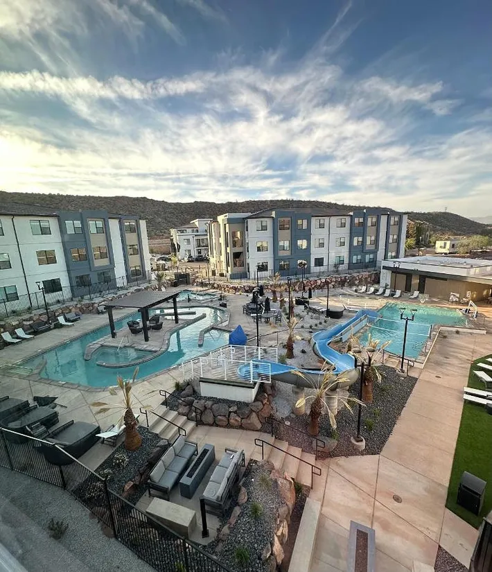 Apartmenthotel for 8 people, with pool and view - 1