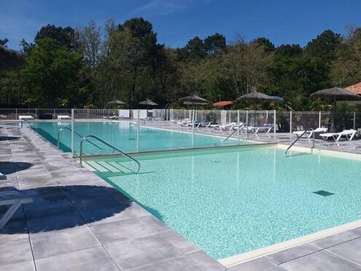 Camping voor 4 personen, met kinderzwembad en whirlpool in Côte d’Argent
