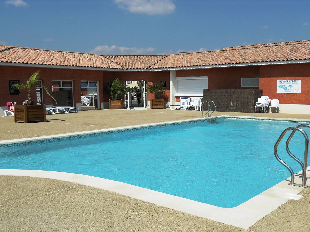 Ferienhaus in Frankreich mit Gartenterrasse in Colombiers, Côte d'Améthyste