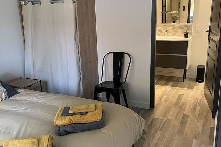 Location de vacances pour 7 personnes, avec terrasse ainsi que jacuzzi et jardin à Vierzon - 3