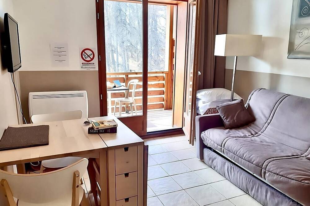 Central Village 2Br Layout | 0.3 Miles to Covered Pool | Ski Closets On-Site in Guillaumes, Région de Nice