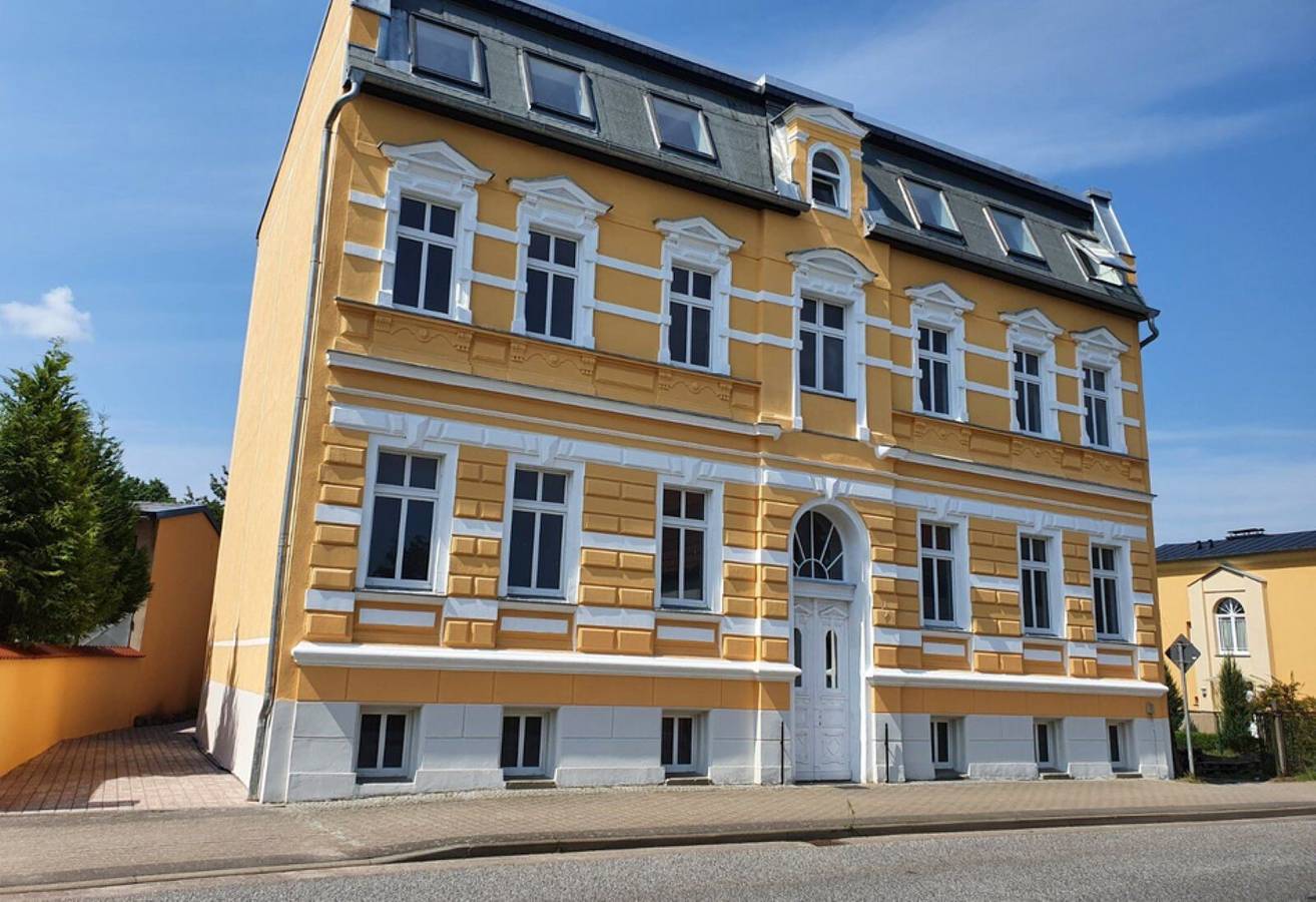 Ganze Wohnung, Ferienwohnung Eg Rechts - Lychen" mit Seeblick, Gemeinschaftsterrasse und Wlan in Lychensee, Lychen