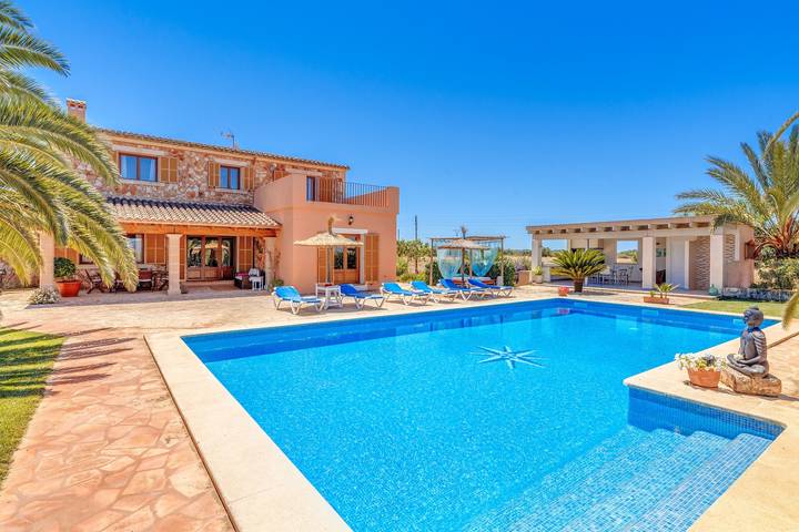 Fantástica casa rural con piscina, terrazas, jardín, aire acondicionado y Wi-Fi in Campos, Mallorca Sur