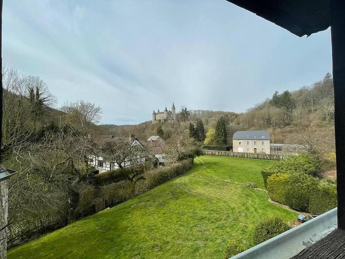 Gîte pour 2 personnes, avec terrasse et vue dans Celles (Houyet)