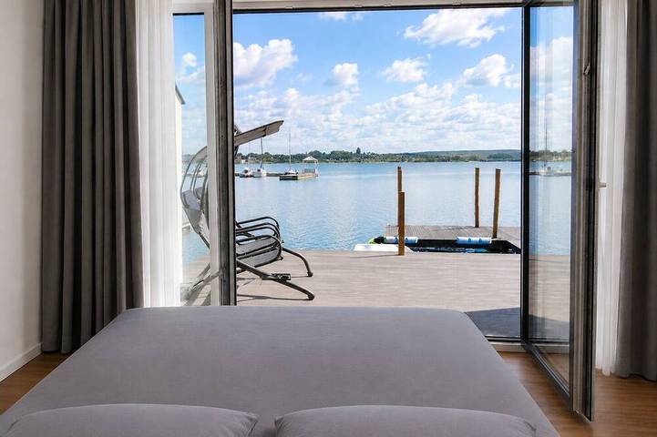 Ganze Wohnung, Xxl Apartment max. 8 Personen, 3 Schlafz. Wassergrundstück, Seeblick, 2 Balkone in Kahnsdorf, Neukieritzsch