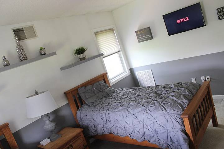 Vacation home for 8 people, with pool and yard, with pets in Pocono Mountains