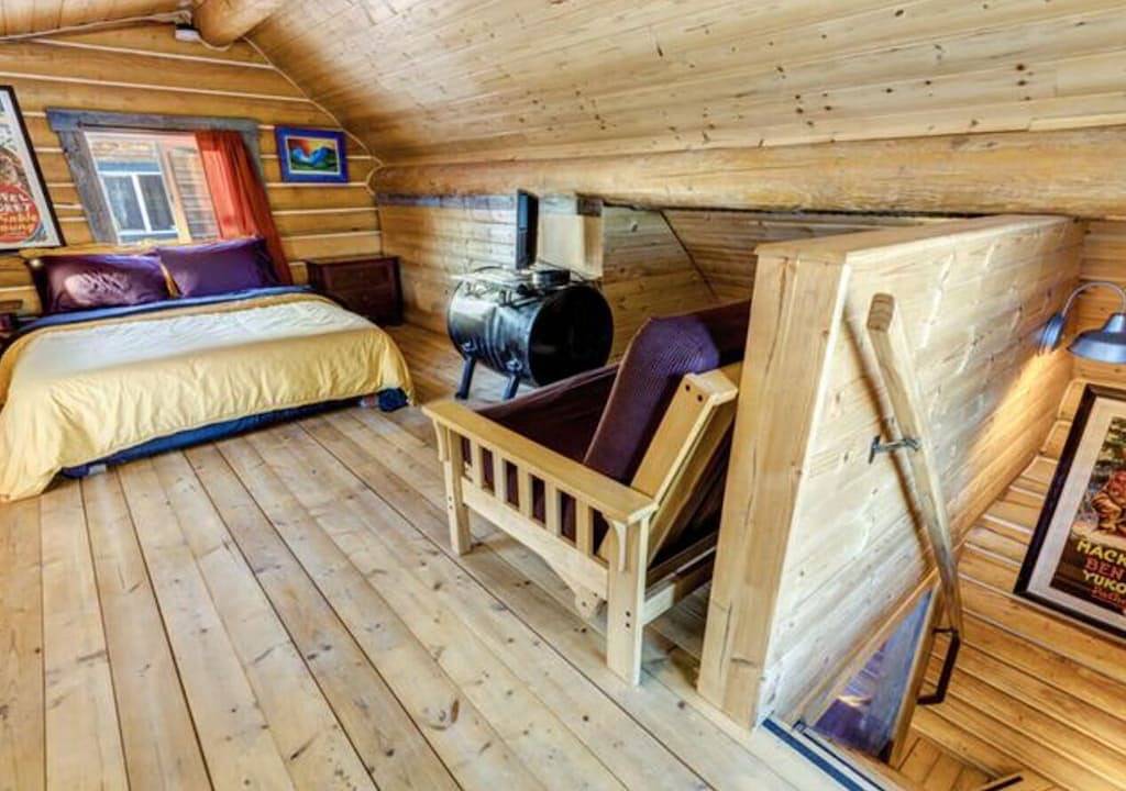 Log Cabin with Amazing Mountain & Lake Views (Pet Friendly) in Yukon