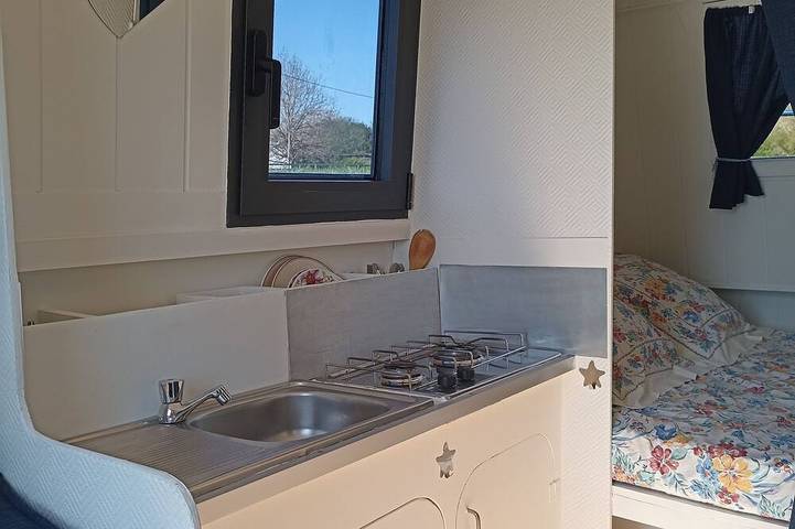 Péniche pour 2 personnes, avec terrasse, animaux acceptés dans le Cher - 2