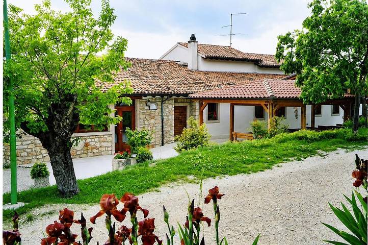 Agriturismo per 2 persone, con Terrazza e Giardino nonché Piscina e Panorama a Verona