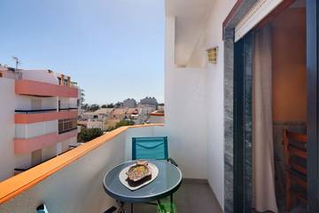 Gîte pour 7 personnes, avec balcon dans Monte Gordo