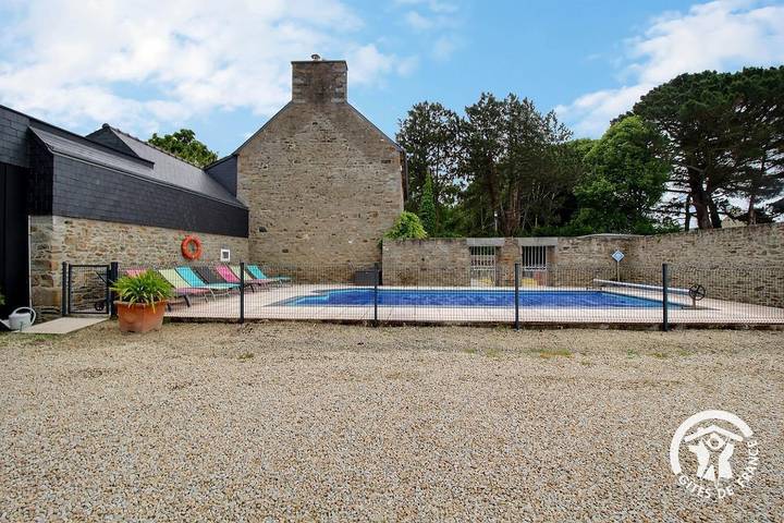 Gîte pour 2 personnes, avec Terrasse et Jardin ainsi que Piscine et Vue à Pordic - 4