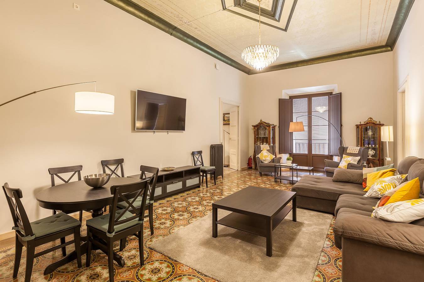 Apartamento entero, Casa de vacaciones 'Apartament Merlot' con terraza compartida, balcón y Wi-Fi in Villafranca del Panadés, Interior de Barcelona