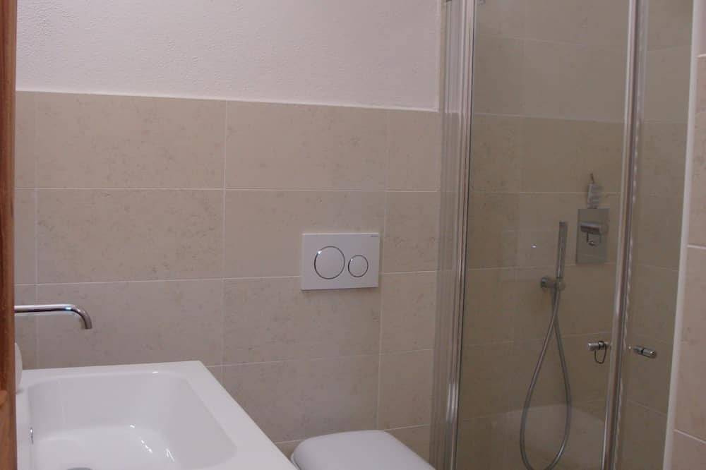 Double room with private bathroom, in a B&B between Lessinia and Valpolicella in Sant'Anna d'Alfaedo, Verona Province