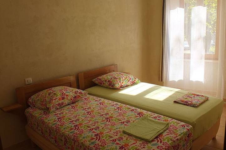 Gîte pour 8 personnes, avec terrasse ainsi que jardin et piscine à Mandagout - 2