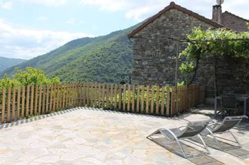 Gîte pour 4 personnes, avec terrasse et vue à Pied-de-Borne