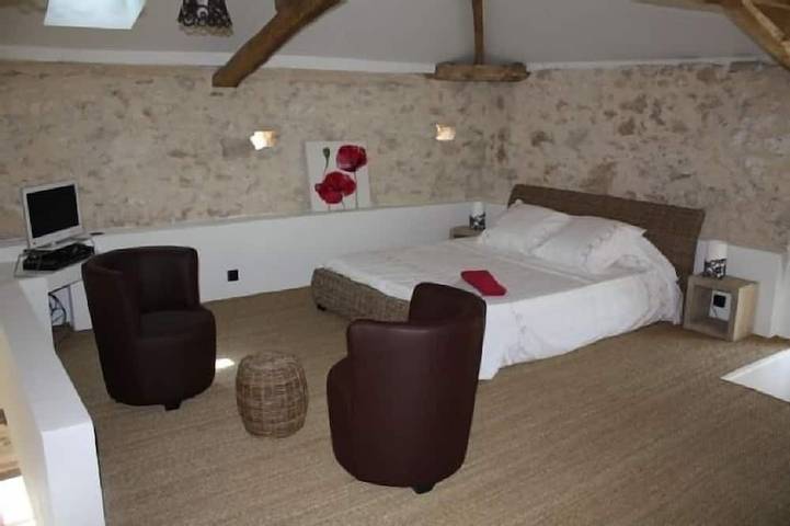 Gîte pour 2 personnes, avec jardin et piscine à Roquecor - 2