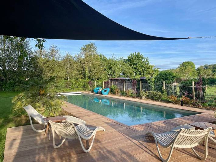 Location de vacances pour 4 personnes, avec Terrasse et Jardin ainsi que Piscine et Vue à Moutier-Malcard