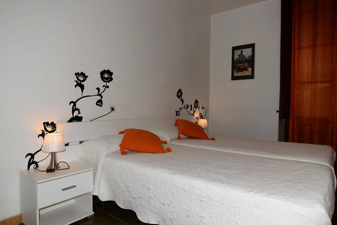 Double or Twin Room with Shared Bathroom in Gerona, Gironés