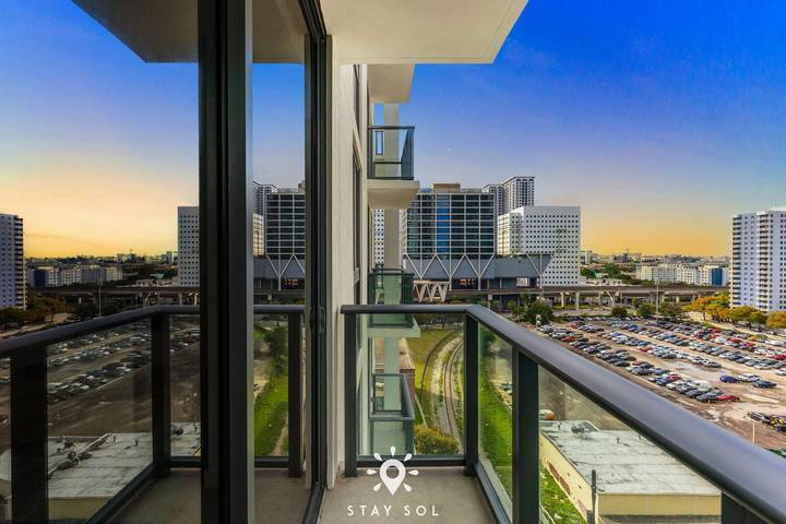 Holiday apartment for 4 people, with pool and balcony, child-friendly in Miami