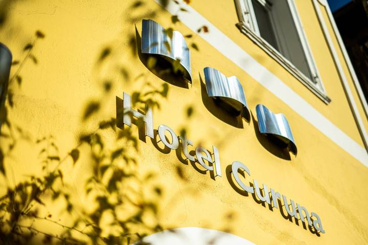 Curuna Pensiun - Frühstückspension - Wohlfühldoppelzimmer in Scuol, Unterengadin