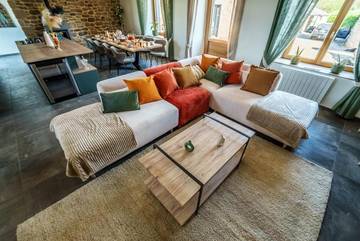 Cottage pour 10 personnes, avec jacuzzi et jardin à Le Fœil