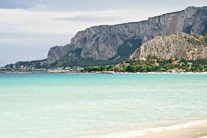 Ferienwohnung für 5 Personen, mit Terrasse und Garten in Mondello