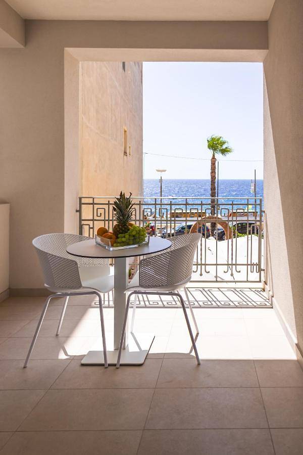 B&b per 2 persone, con Balcone e Terrazza nonché Panorama a Letojanni