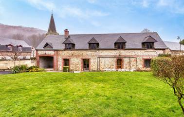Gîte pour 12 personnes, avec jardin et terrasse, animaux acceptés à Ganzeville