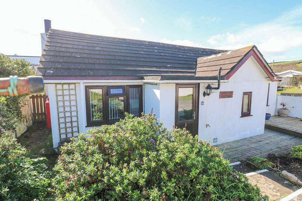 Carolyns Cottage, pet friendly, country holiday cottage in Praa Sands in Praa Sands, Cornwall