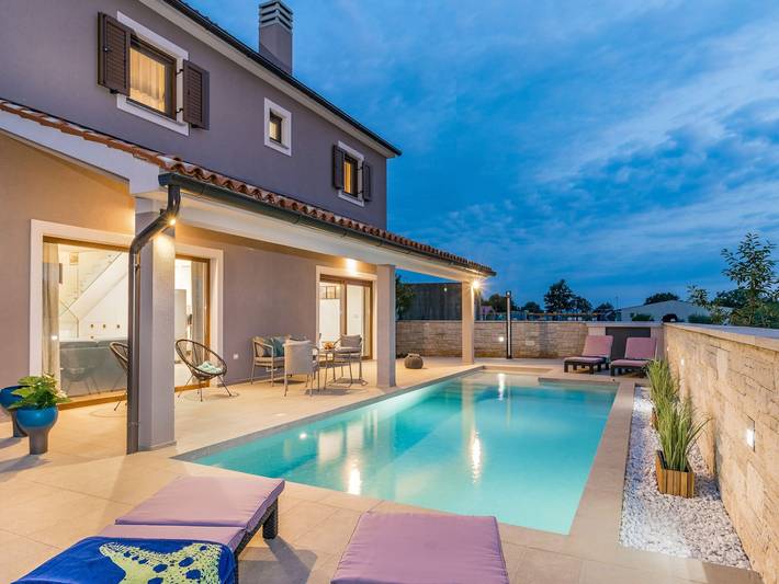 Ferienhaus für 6 Personen, mit Pool und Terrasse sowie Garten, kinderfreundlich